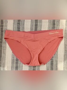 NWT Victoria's Secret Incredible Smooth Seamless Bikini-Pink